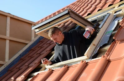 Pose de fenêtres de toit Velux à Sougraigne